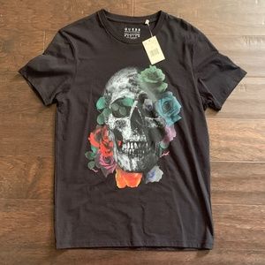 Guess Los Angeles Size M Black Cotton T-Shirt with Skull and Flowers Design NWT